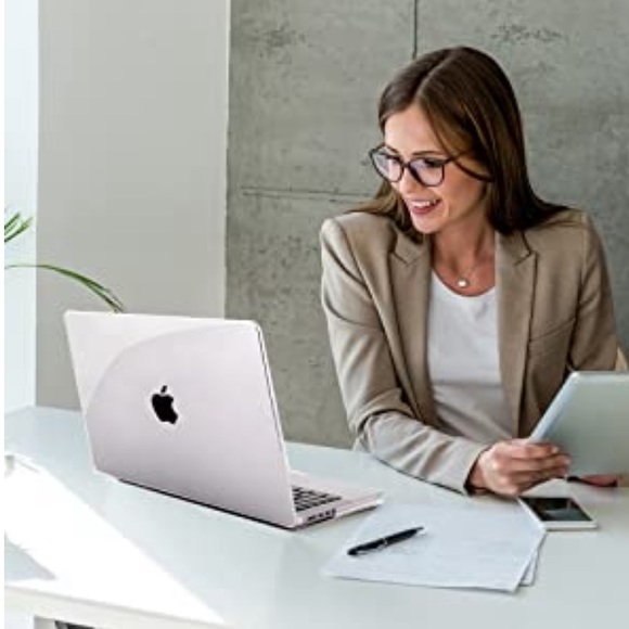 MacBook Pro 14in 4 in 1 Bundle - Picture 6 of 9